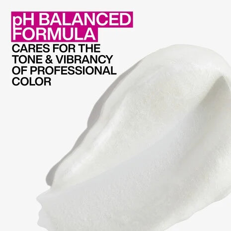 Acondicionador Redken Color Extend Magnetics con fórmula de pH balanceado para proteger y prolongar el color del cabello teñido