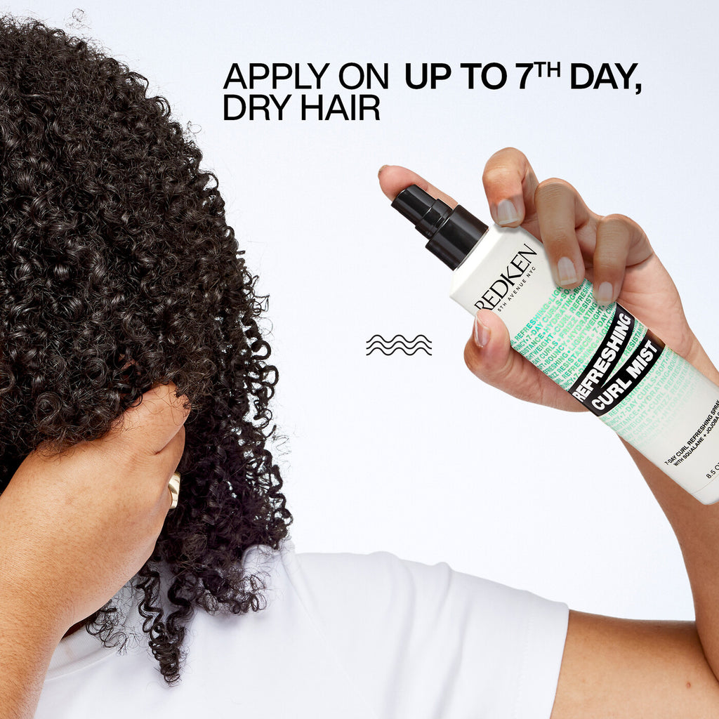Spray Redken All Soft Mega Curls Curl Mist para definir, hidratar y aportar brillo a los rizos
